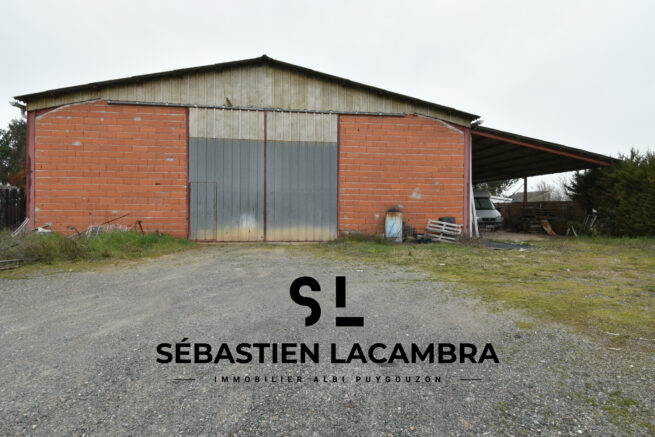 Hangar 600 m² et terrain 2600 m²