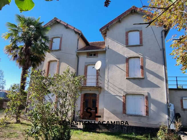 Propriété Agricole Exceptionnelle - Maison Bourgeoise et Dépendances - Terrain 4600 m²