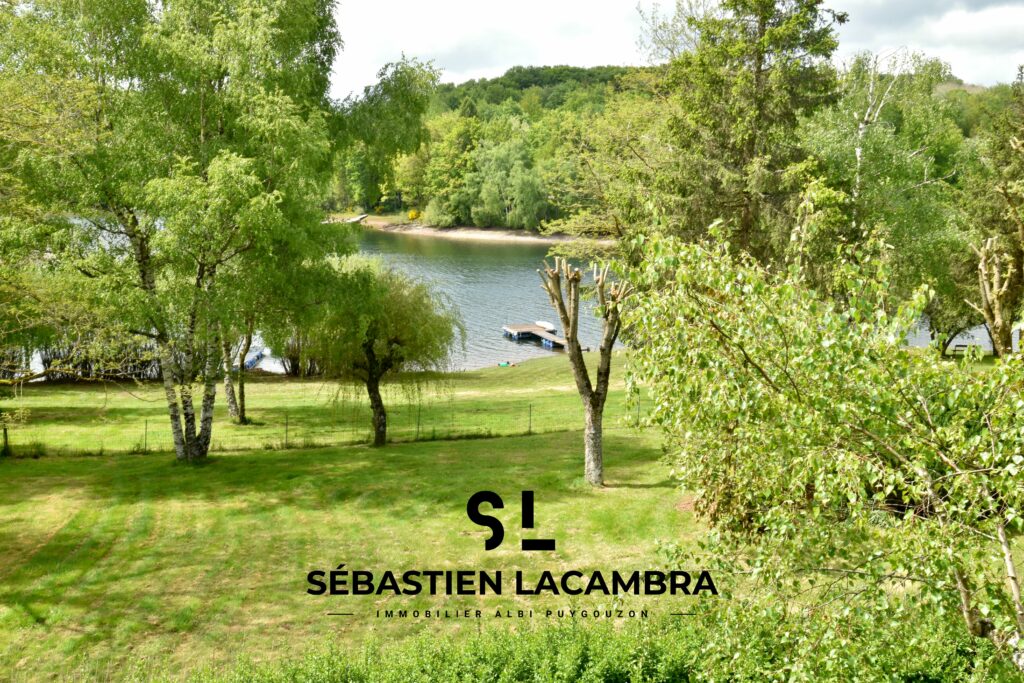 Chalet 3 pièces avec ponton privé – Salles-Curan – Vue lac – 325 000 €