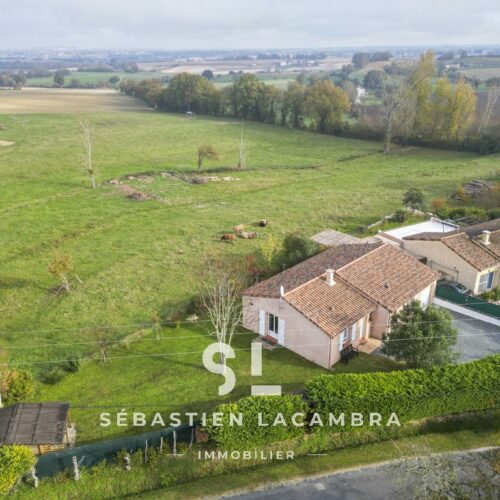 Maison plain-pied récente avec vue campagne – 4 pièces – Bureau – Garage attenant – Secteur calme aux portes d’Albi