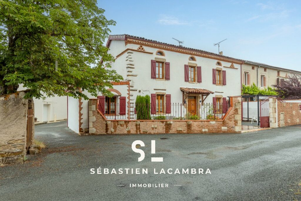 Maison de caractère rénovée – 233 m² habitables – Double habitation indépendante – Jardin intime d'environ 500 m²