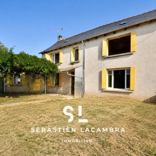 Maison en pierre 3 pièces avec atelier et grandes dépendances à Jouqueviel